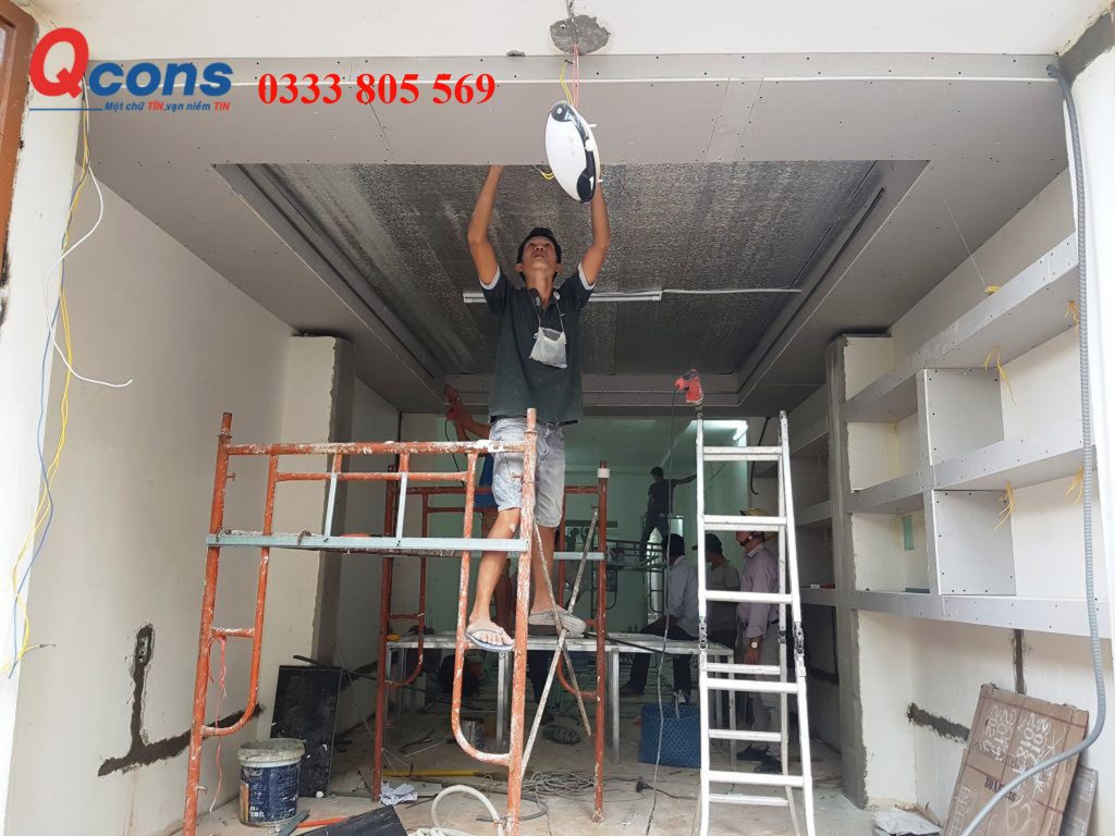 Công tác lắp đèn chiếu sáng nhà anh Quân - Quận 9 - TP.HCM Công tác lắp đèn chiếu sáng nhà anh Quân - Quận 9 - TP.HCM