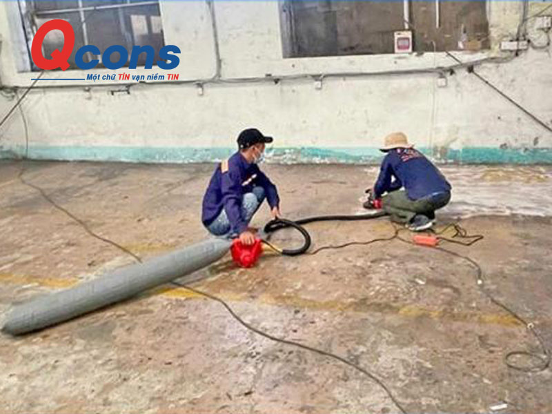 Mài và vệ sinh bề mặt bê tông sàn mái